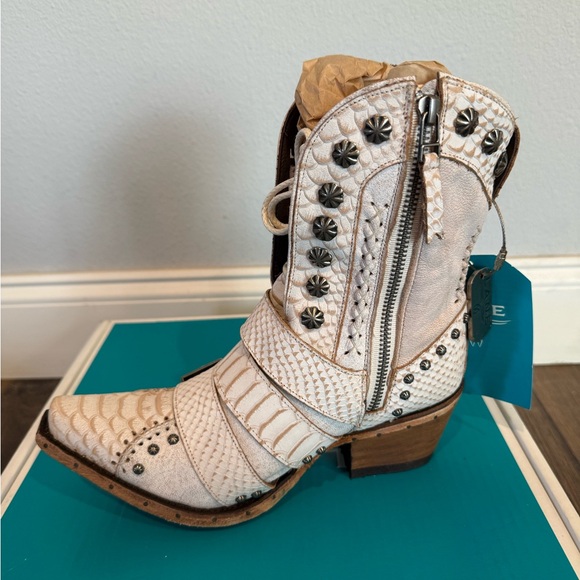 Lane SHOWDOWN Womens Cowboy Boots 7.5 White Leather Western Ankle Cowgirl Bootie - Picture 11 of 14